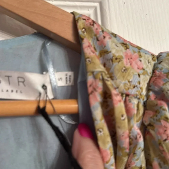 NWT ASTR Floral Long Sleeve Tie Back Ruffle Bust Top - size small - Picture 6 of 6